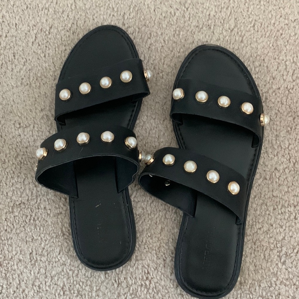 Pearl sandals